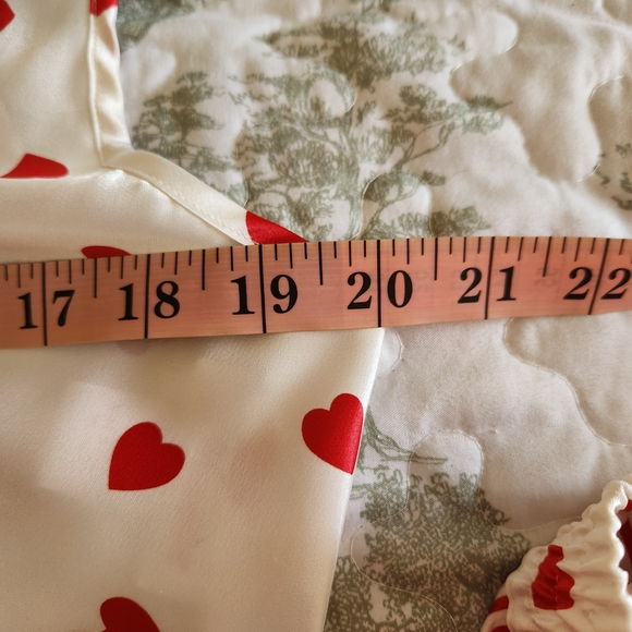 La Mouette Heart Print Satin Pajama Set Tank & Striped Shorts Size Large - Picture 8 of 9